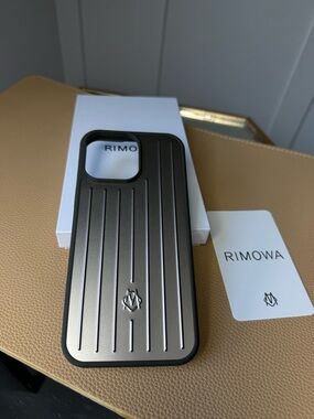 RIMOWA Gunmetal Gray Ribbed Phone Case